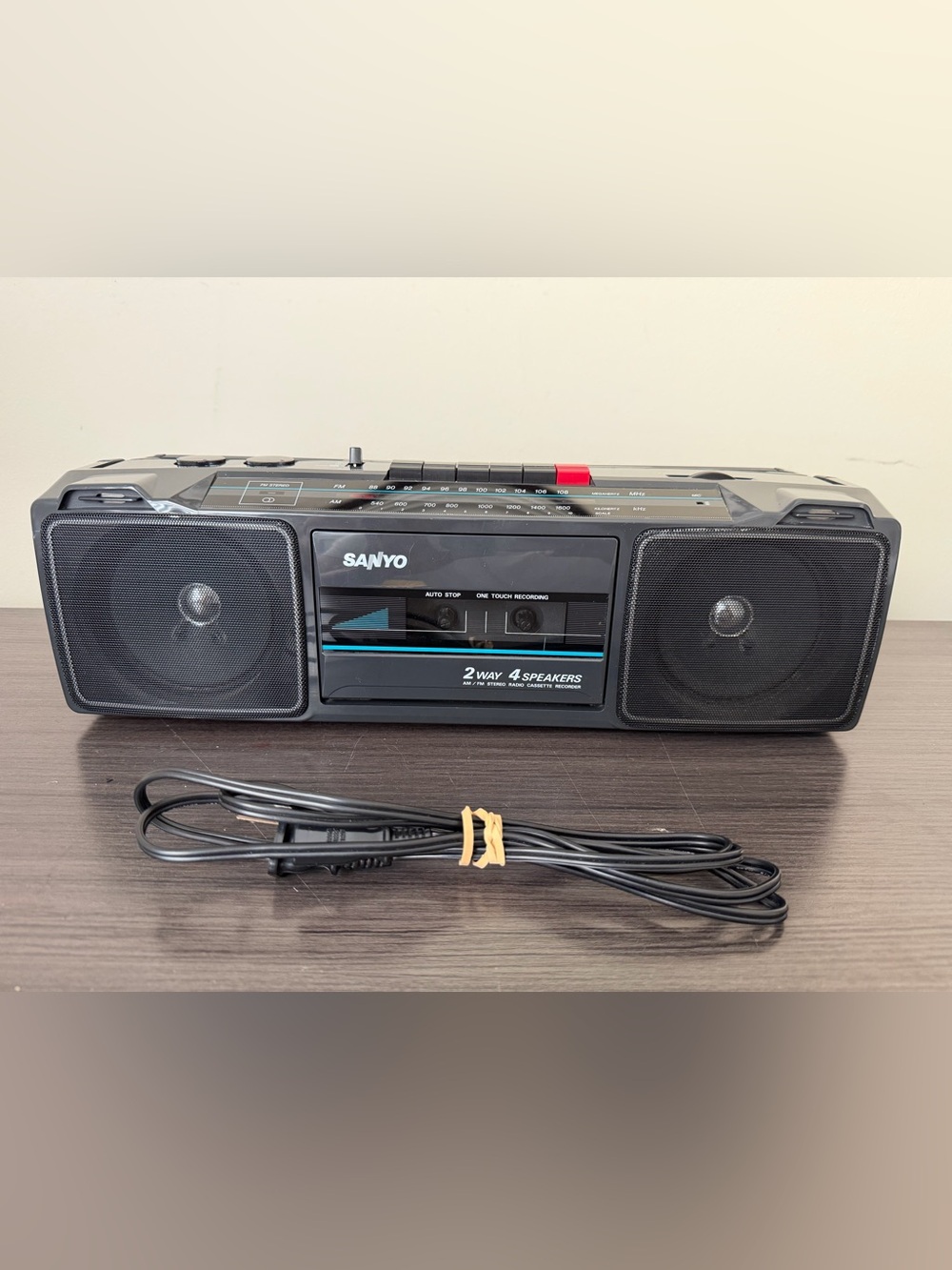 Sanyo M7024A Portable AM/FM Cassette Recorder Boombox 2 Way 4 Speakers Tested